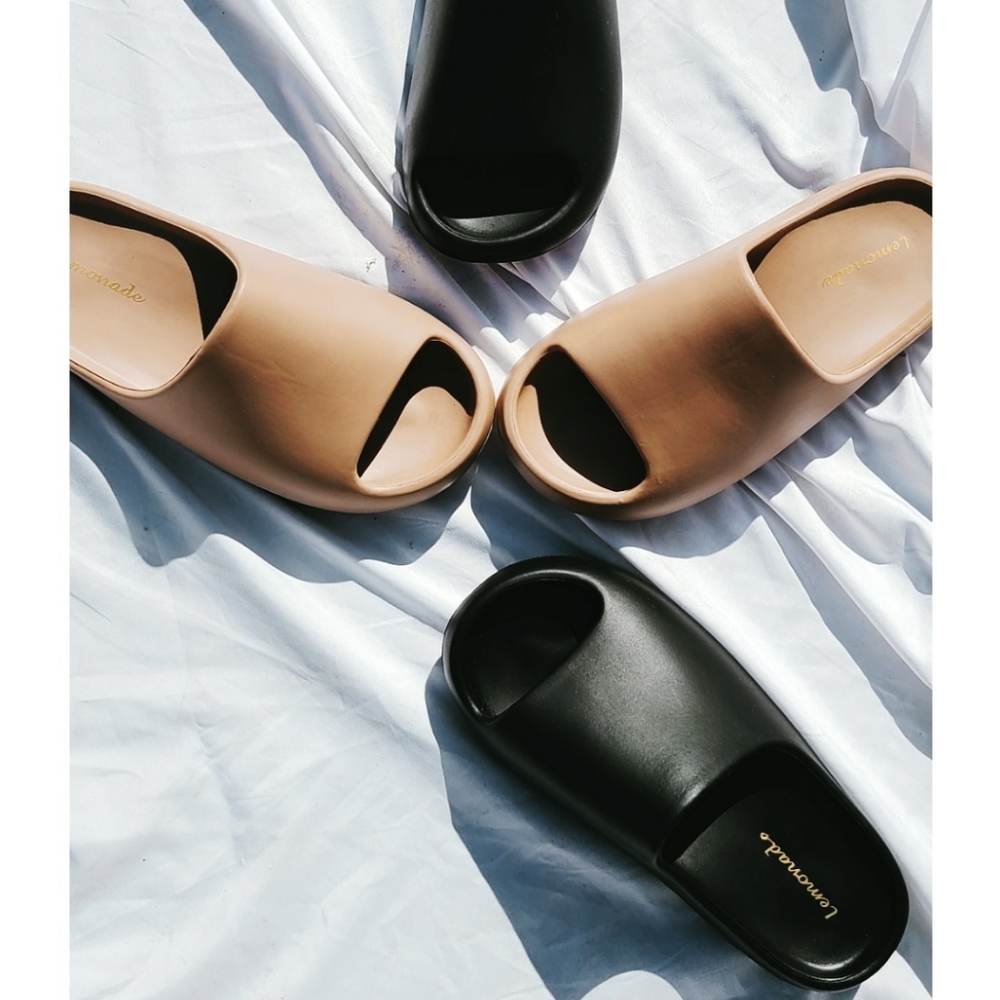 🆕️The Comfy Collection// Black slides - Picture 3 of 3